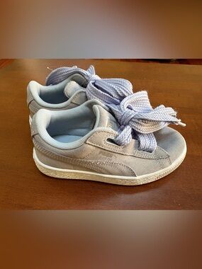 Puma Kids Suede Sneakers in Light Lavender and Pale Gray girls size 11